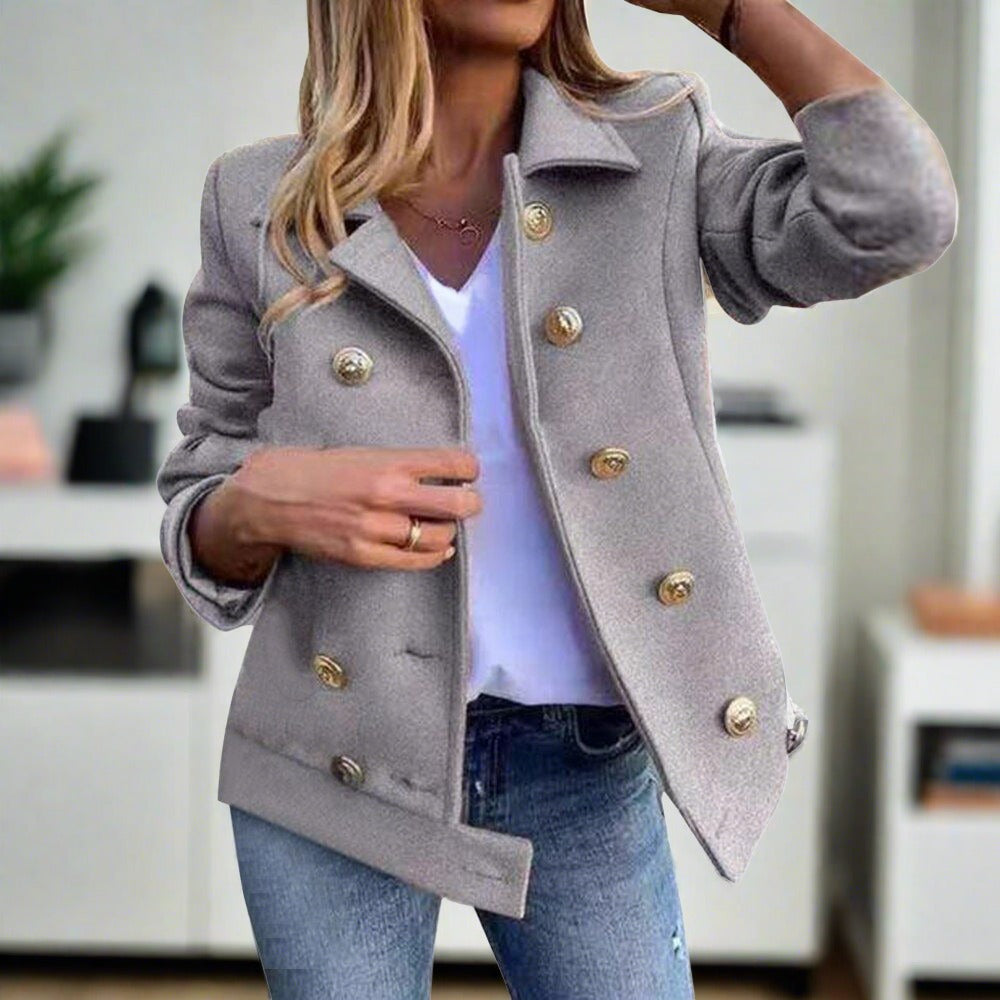 Laura – Trendige Designerjacke mit goldenen Knöpfen