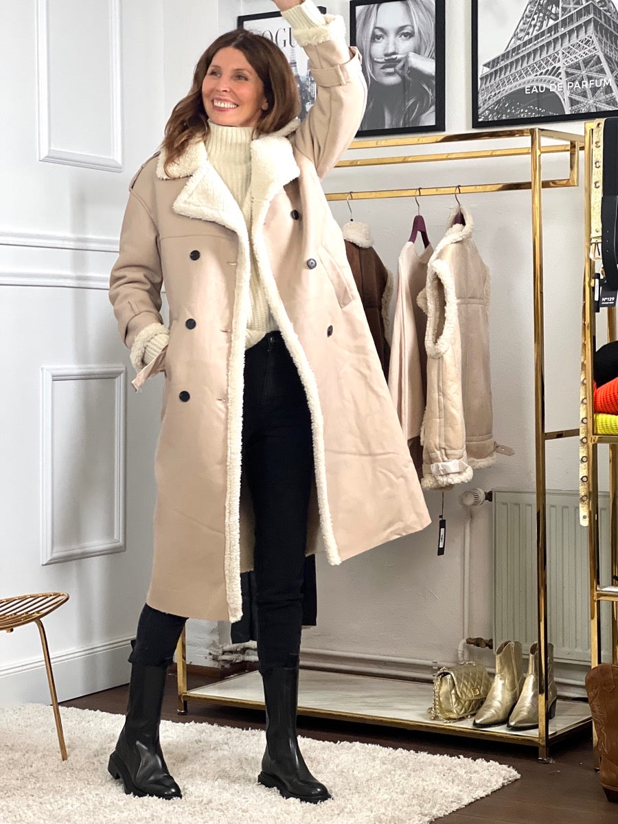 Exquisiter doppelt geknöpfter Shearling-Mantel mit Gürtel – für Damen