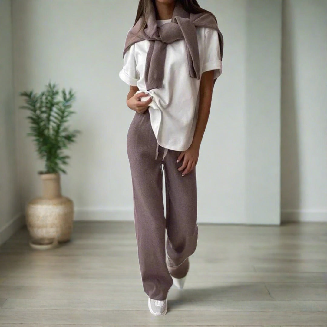 Homewear Damen Set, bestehend aus einer Jogginghose und einem Pullover mit Rollkragen