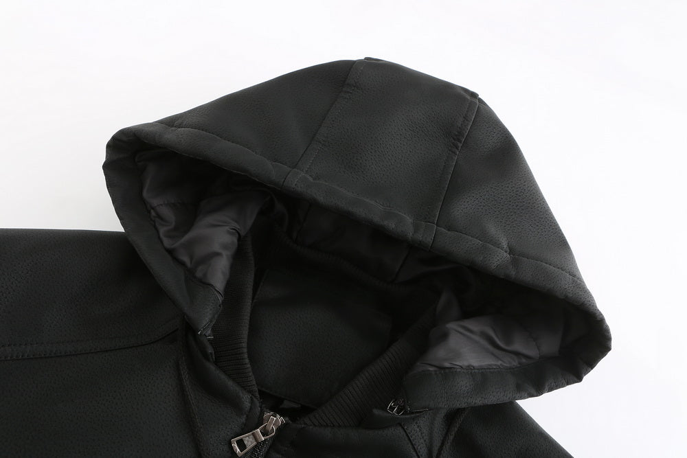 Schwarze Lederjacke mit Kapuze