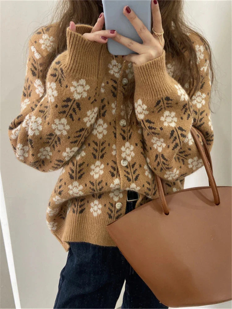 Eleganter, warmer Cardigan mit Blumenmuster für Damen